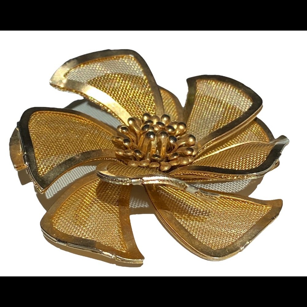 2.5” Vintage Mesh Goldtone Flower Brooch - Picture 2 of 9